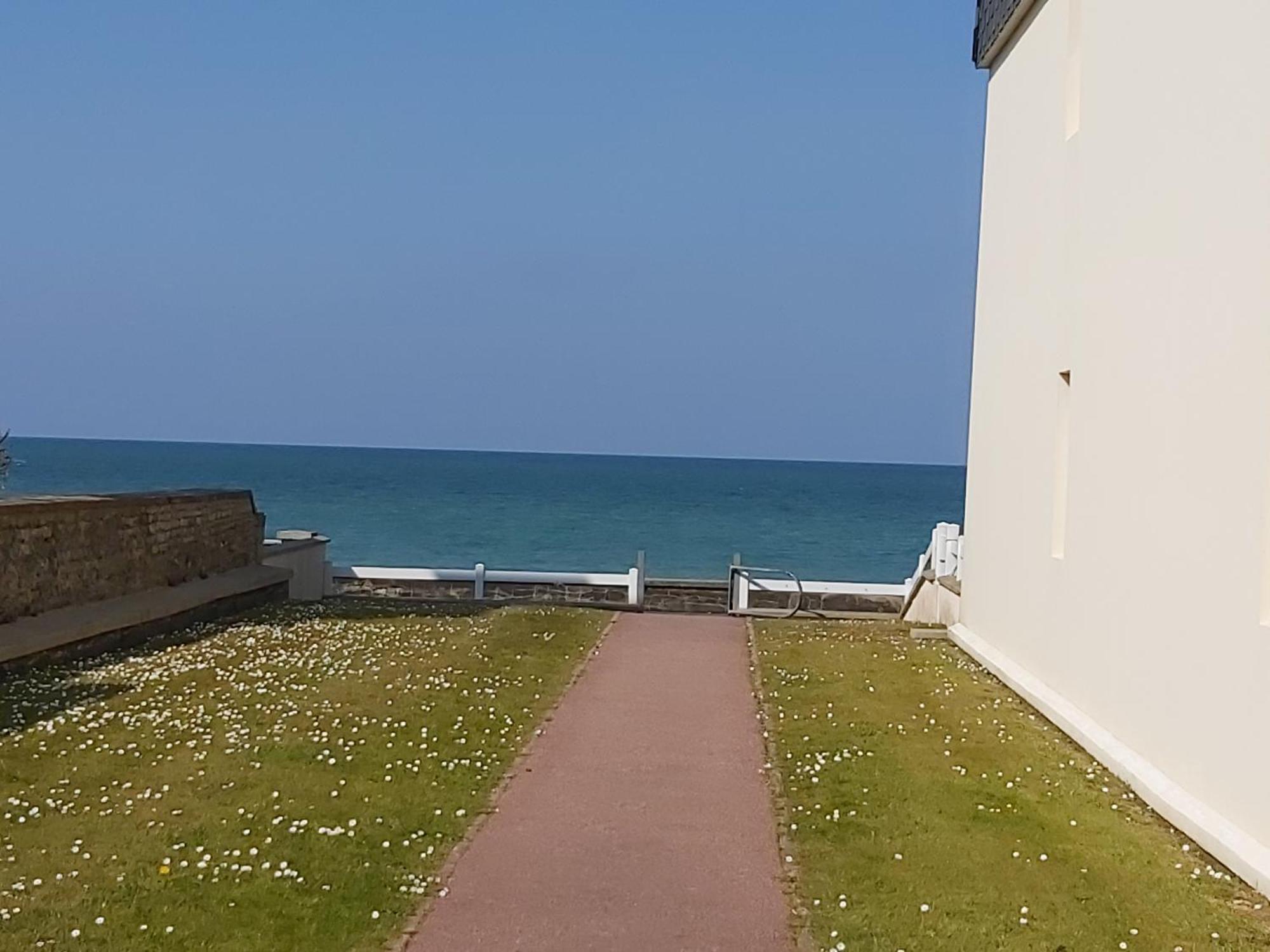 Les Pieds Dans L'Eau - Acces Direct A La Plage Bernieres-sur-Mer ภายนอก รูปภาพ